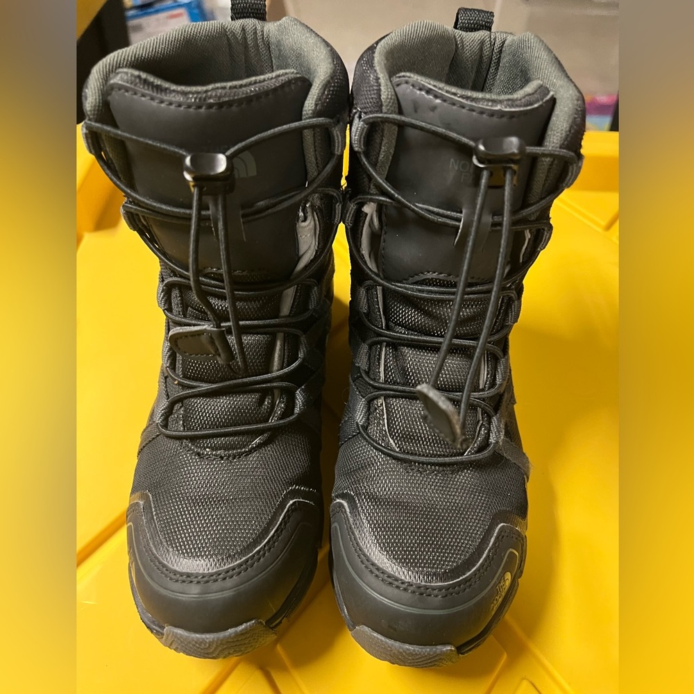 North Face kids snow boots size 2, black, worn once like new
